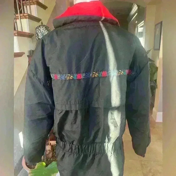 Edelweiss Vintage winter coat. Mid-weight. Large. Black and Red. Floral trim. - Picture 8 of 15